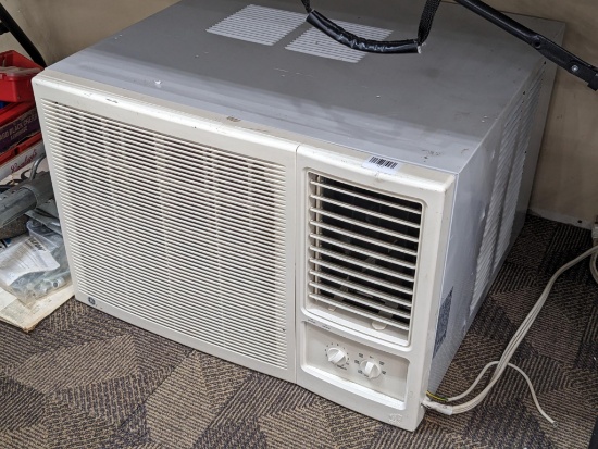 General Electric 12,000 BTU, 115 volt window air conditioner, ran 8 months ago and has been in