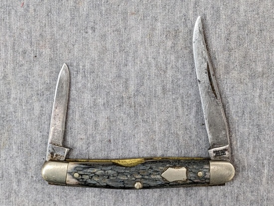 Western pocket knife was made in Boulder Colo USA. Model 652. In good condition, blades are tight