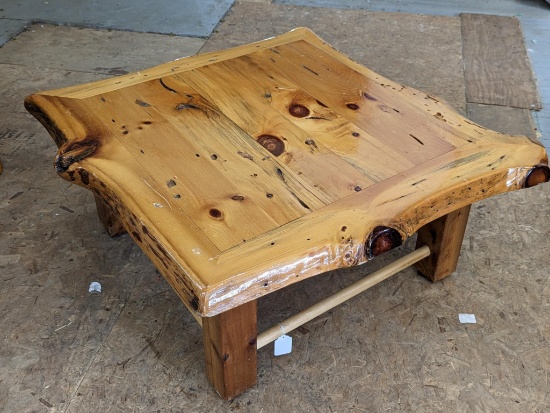 Attractive Northwoods style coffee table measures approx 40" x 40" x 18". Some small scratches, in