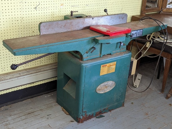 Grizzly 8" jointer is Model No. G1018. The 1-1/2 hp, 220v motor that spins at 3,450 rpms. Has a 3"