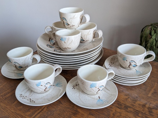 Set for 8 Red Wing Bob White Oven Proof dishes incl dinner plates, teacups and saucers. Dinner