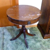 Duncan Phyfe-style end table is 2' diameter x 26