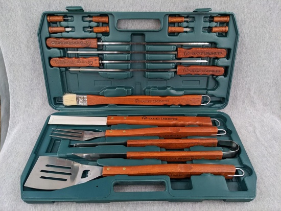 Ducks Unlimited branded grill set with case is missing one piece, otherwise appears unused. Case is