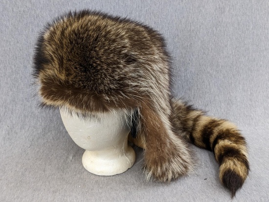 Racoon skin cap with tail is in very good condition with quilted lining and felt neck protection.