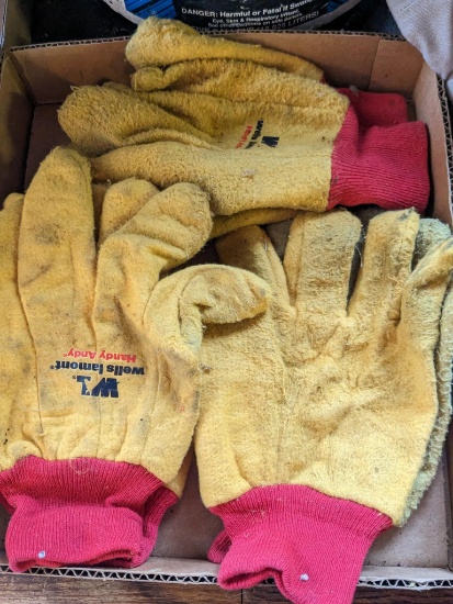 Two pair, plus three left hand Wells Lamont Handy Andy gloves look a size large or XL.