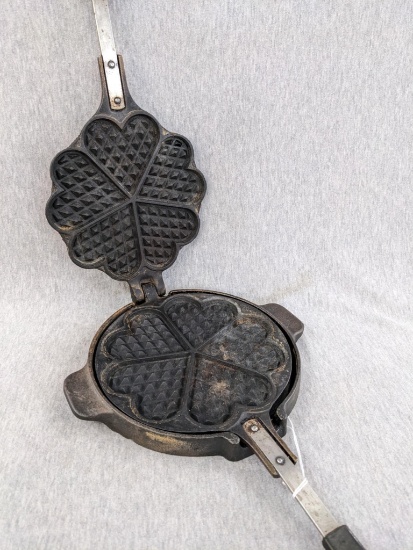 Jotul NR 6 cast iron stovetop heart shaped waffle or pizzelle maker with burner ring was made in
