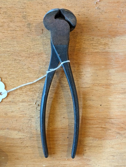 7" front end cutters that are on very good shape, the jaws close tight and evenly, the handles are