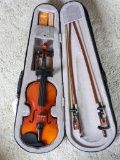 Youth sized violin includes case and 2 bows; measures 16.5