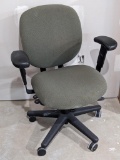 Nice rolling office chair in good condition has an adjustable back. Seat raises from 18