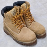 Wrangler Work Wear oil resistant and waterproof work boots are men's 6-1/2. Look like they're in