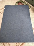 5' x 7' rug is in good condition.