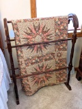 Quilt stand measures 34