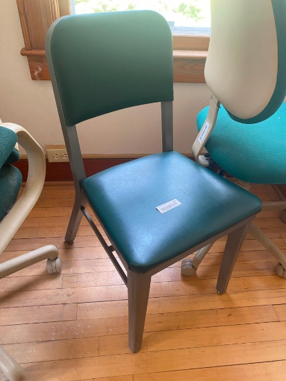 Chair: 4 legs, green