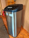 Automatic motion activated garbage can is in good condition and works. Measures about 14