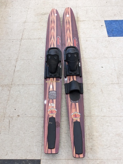 Nash sports water skis, appear in very good condition with a small scratch on the slalom ski.