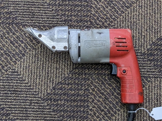 Heavy duty Milwaukee 18-gague corded electric shears work and are in used condition. Overall, the