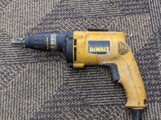 DeWalt corded VSR Drywall Screwdriver model DW251 is in used working condition, and has several