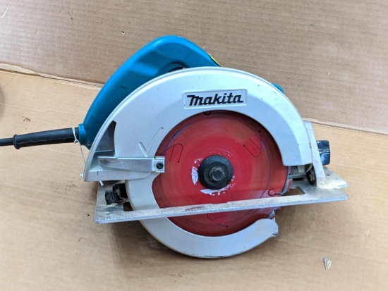 Mikita 7" circular saw model no. 5007F. The saw is in overall very good condition with a few use