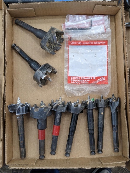 Milwaukee, Switchblade, and other wood auger bits, up to 2 1/8" and have a 7/16" hex.