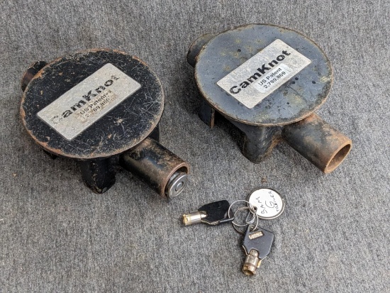 CamKnot trailer door or other locks, comes with two keys. One is missing the lock mechanism.