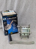 Pulling winch rated for 3500lbs and appears to be new in box