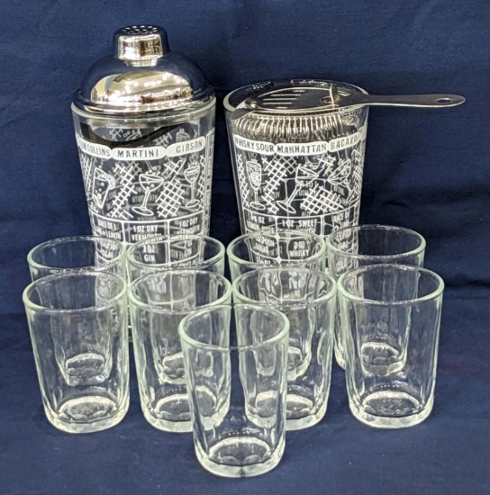 Great vintage bar set with drink mixing glasses and the perfect size glasses for beer tasting...make