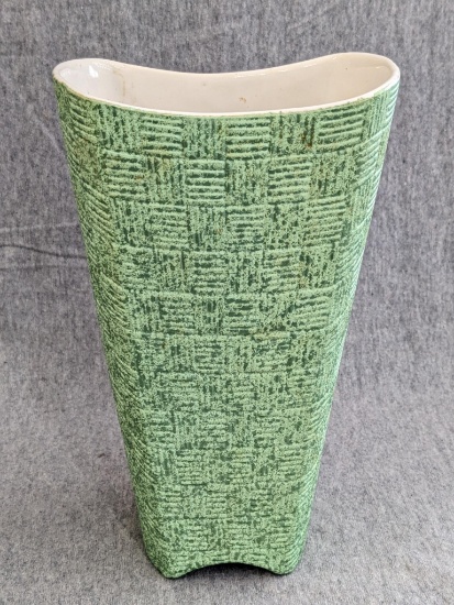 Shawnee USA green basketweave vase is 9" tall and in great condition. Bottom marked1408.