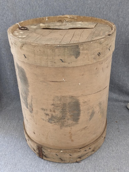 Old wooden shipping container with part of the original label. Stands approx 11" x 15" Would make a