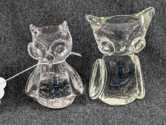 2 art glass owls in good condition. Largest is 4" tall.