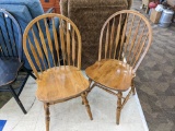 Pair of wooden kitchen chairs, one chair back is a little bit loose, otherwise in good condition.