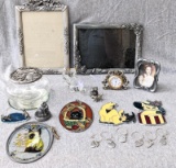 Art glass cat with butterfly, 3-1/2