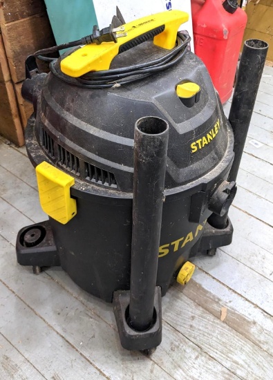 Stanley shop vac looks like it might be a 4 gallon or so. Comes with attachments as pictured.