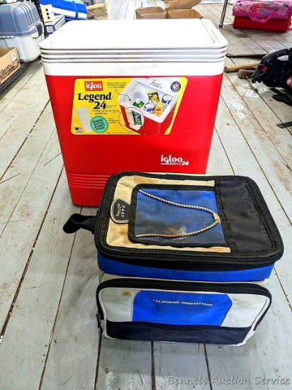 Igloo Legend 17-1/2 quart cooler holds up to 24 cans. Measures approx. 15" x 10" x 12".