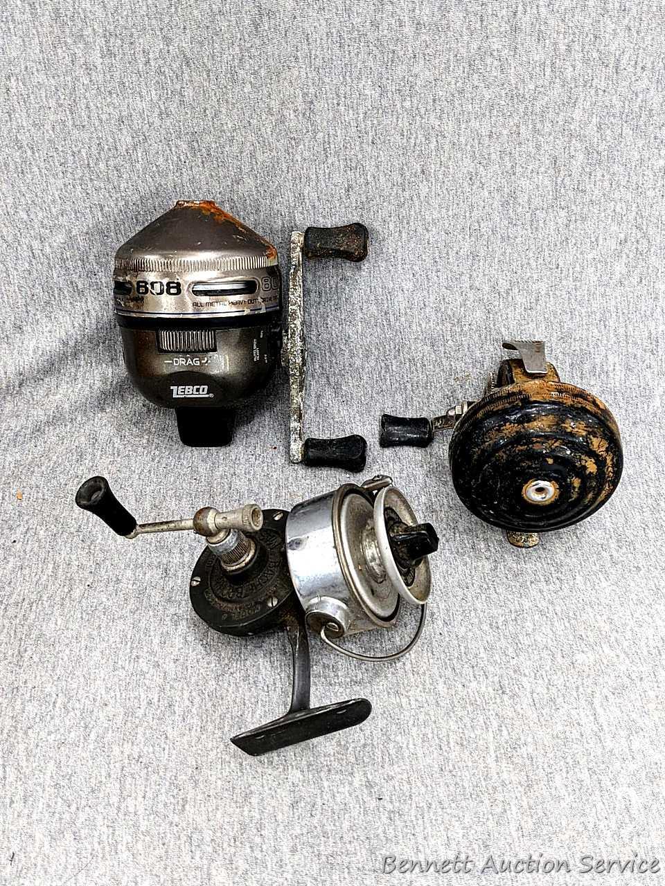 Open and closed fishing reels incl vintage Bache
