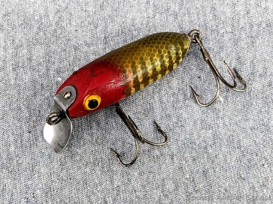 Is this vintage fishing lure by the Fred Rinehart Co? Measures about 2-3/4" over metal nose spoon.