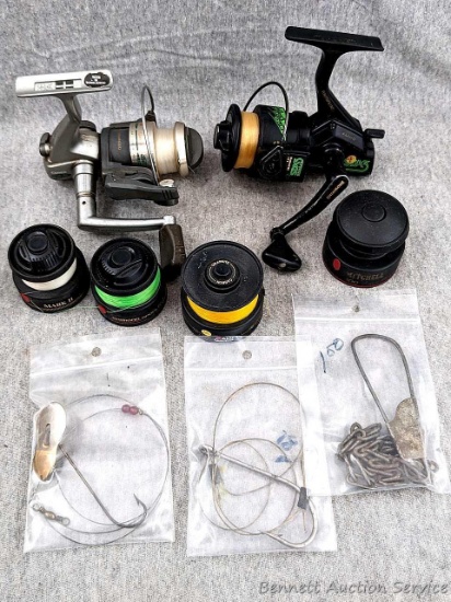 2 spinning reels incl Browning SDX3 and Quantum SX plus some extra spools by Abu Garcia, Shimano,
