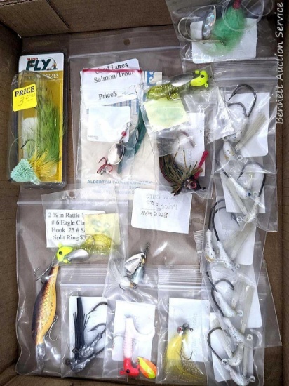 Weedless jigs with skirts, large Super Fly Premium Flies dry diver fly, rattling lure about 3-3/4"