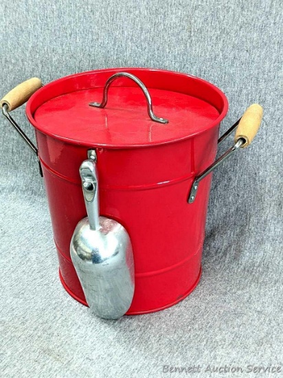 Tag brand ice caddy with small scoop for your refreshment center at your summer party. Ice bucket