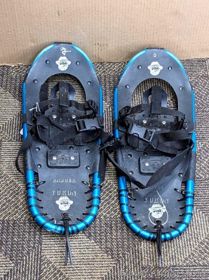 Badger Yukon aluminum snow shoes. Straps appear to be in good condition and measure 22" overall.