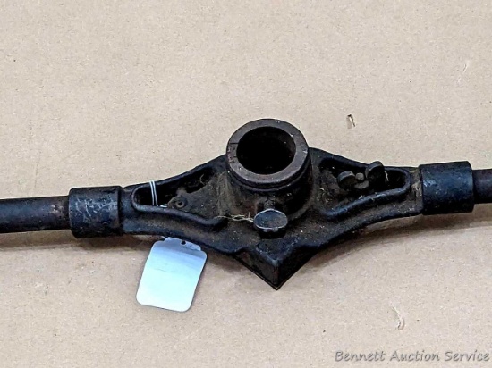 1-3/4" diameter Illinois Mall-Iron Co pipe threader measures 37" long. Sturdy piece