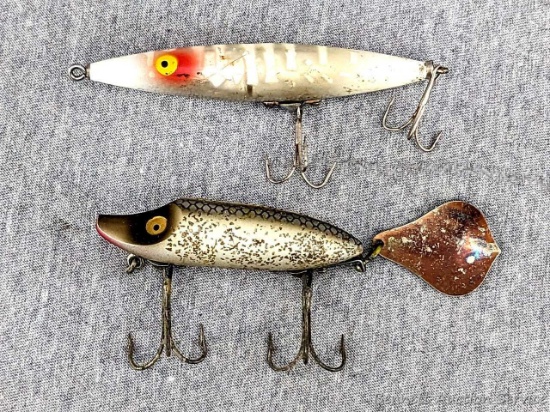 Two vintage Heddon fishing lures incl Heddon Dying Quiver and Heddon Flaptail Jr. Flaptail Jr. is in