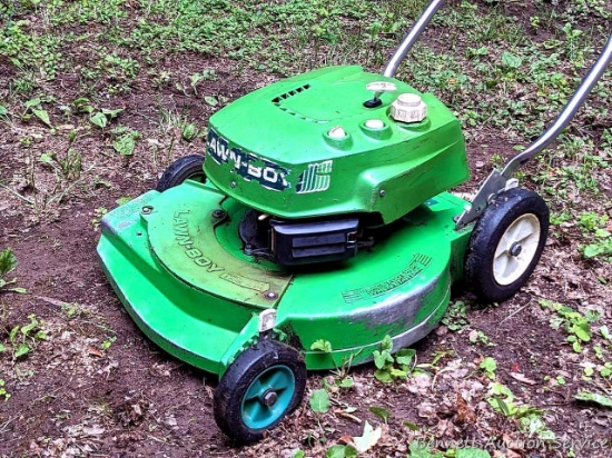 Lawn Boy 19" push mower. Tank is almost dry, but turns over, has compression. Pull cord sometimes