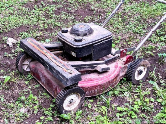 Murray self propelled 22" lawn mower with a Megatron Briggs & Stratton engine. Tank is bone dry, but