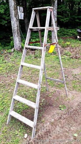 6-1/2 ft Wooden ladder in good condition.