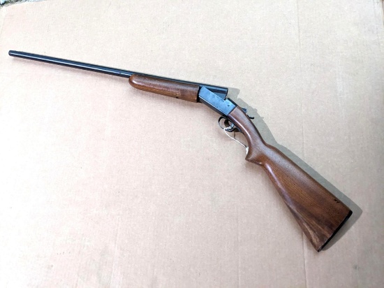 Winchester Model 37 top break 20 gauge shotgun. The 28" barrel has a bright bore with several
