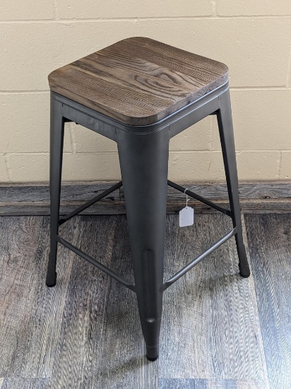 Farmhouse style stool is sturdy and in good condition, stands 2'. Matches Lot 22.