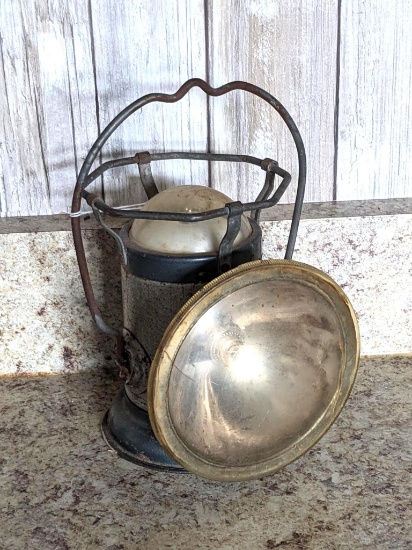 Vintage Delta Powerlite lantern has two lights and stands 9" to top of handle.