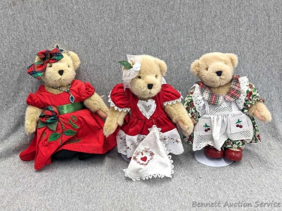 Muffy VanderBears including The Grand Vander Ball A Fundraising Gala, Hearts and Flower and one