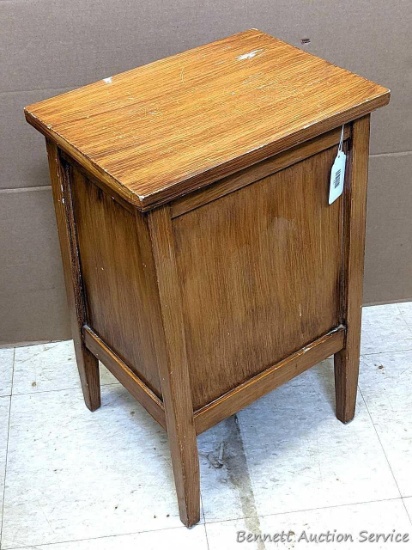 End table with hinged top in good condition. Measures 23" tall x 15" wide x 10-1/2" deep. Would make