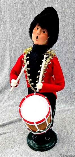 Byers' Choice The Carolers 12 days of Christmas 12 Drummers Drumming; measures 13".